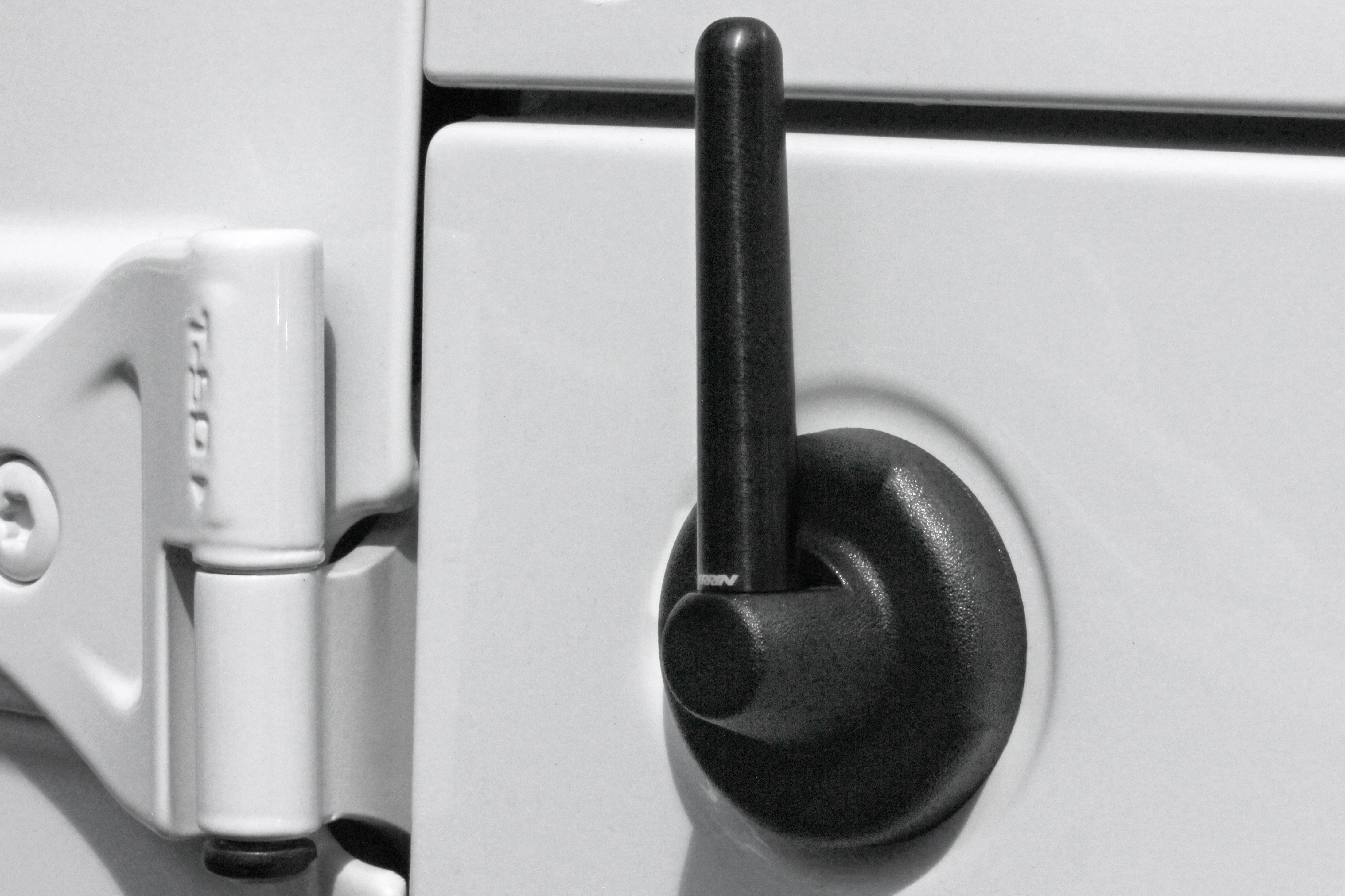 Antenna mounted on a Jeep, designed for improved signal reception and sleek appearance. Ideal for off-road enthusiasts.