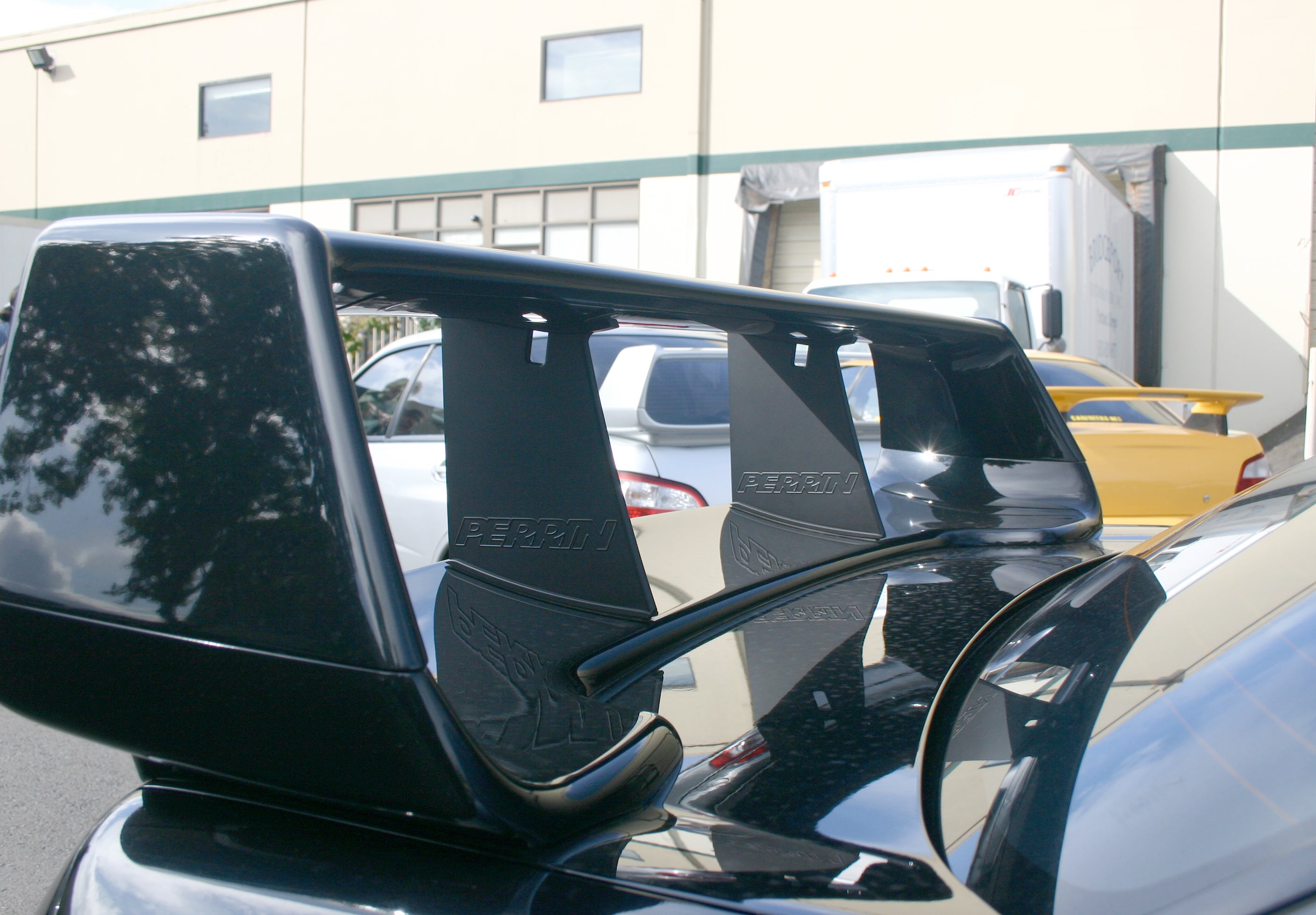 Wing stabilizer designed for 2004-2007 STI, enhancing aerodynamics and stability for performance driving.